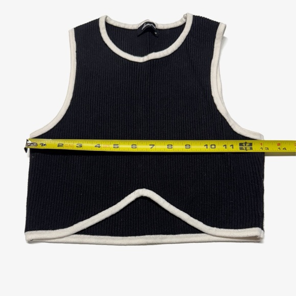 Olivaceous | Rena Ribbed Crop in Black/Ivory - Picture 8 of 9